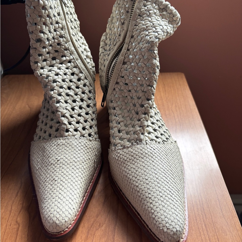 Freepeople In The Loop Woven Leather Booties Elegant Cream Boho Style NWOT